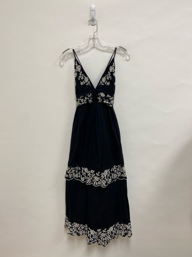 Abercrombie & Fitch Size SP Black White Flowers Sleeveless Petite Dress – etc. Consignment Shoppe Winston Salem