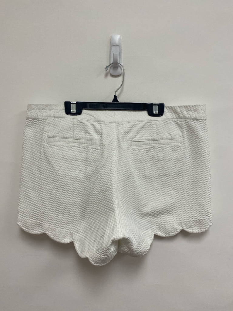 LILLY PULITZER Size 14 White Texture Ladies Shorts