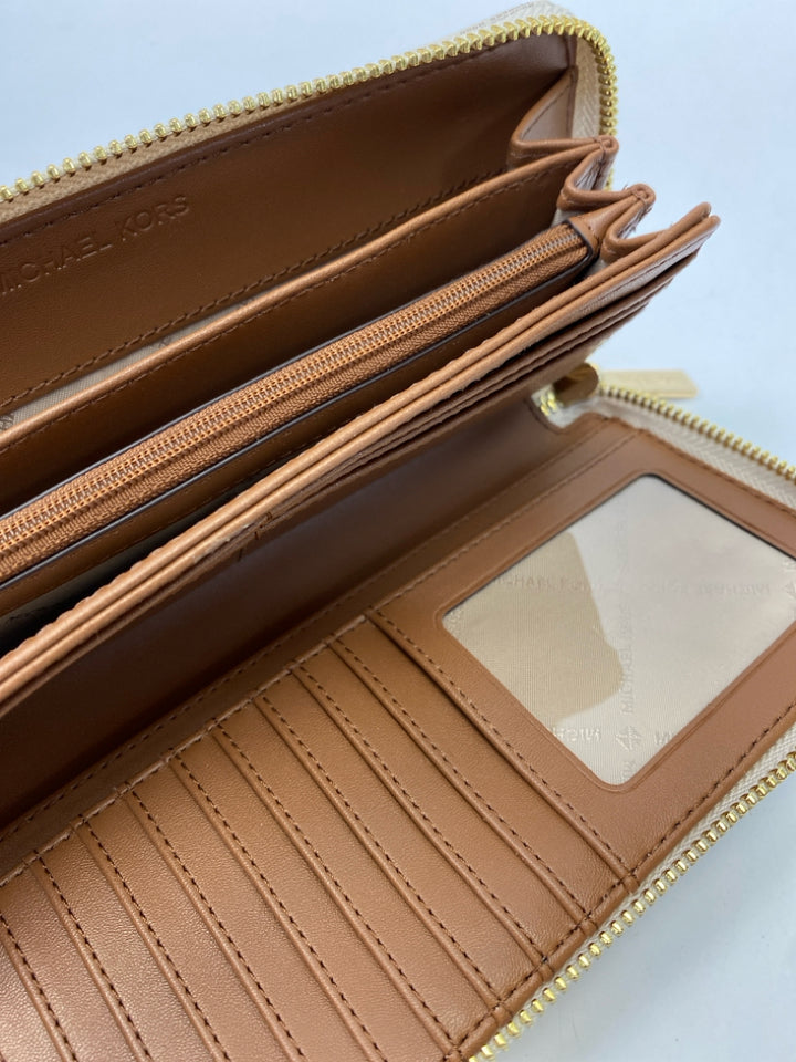 Michael Kors Cream Brown Signature Wristlet
