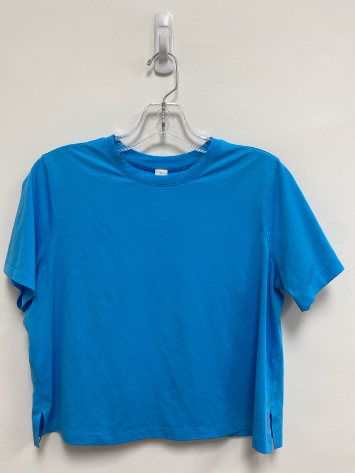 Lululemon Size 8 Turquoise Cropped Athletic Top