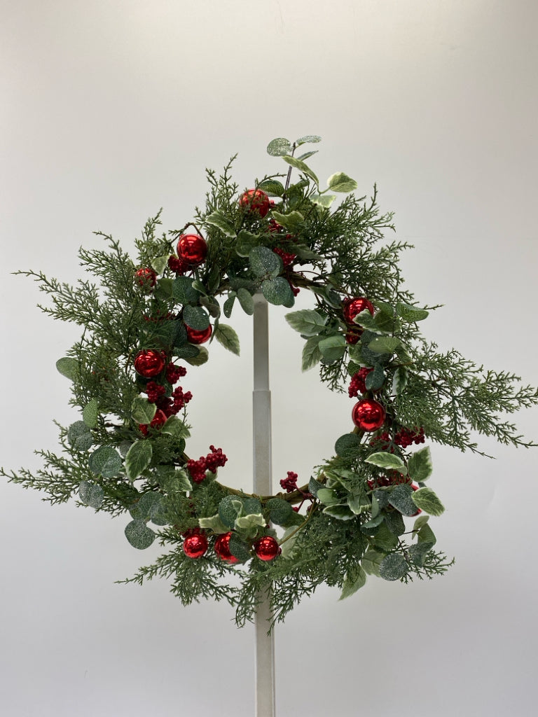 Green Red Berries Christmas