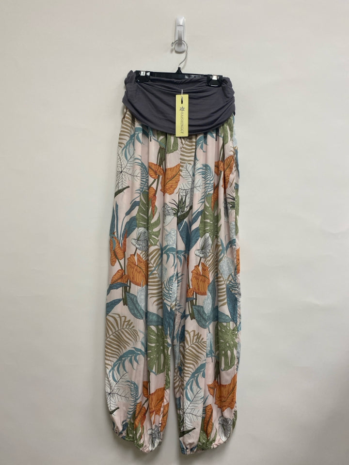 NWT Size S Gray Cream/Blue Leaves Ladies Pants