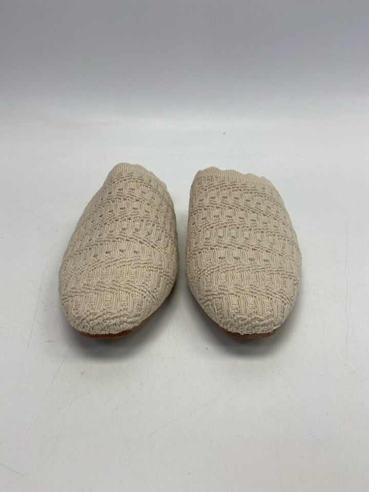 NWOT Skechers  Size 8 Beige Knit Mules