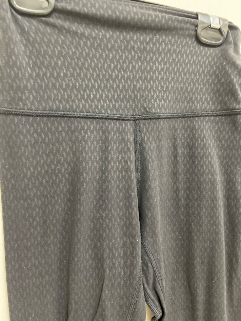 Lululemon Size 4 Black Print Cropped Athletic Leggings
