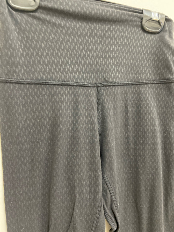 Lululemon Size 4 Black Print Cropped Athletic Leggings