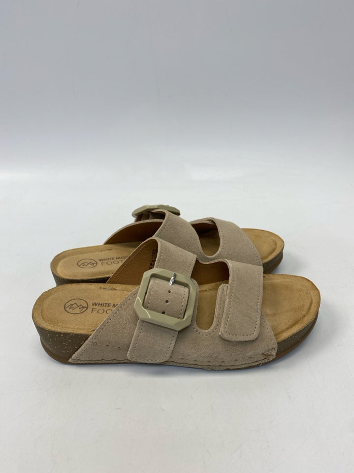 White Mountain  Size 7.5 Tan Buckle(s) Sandals