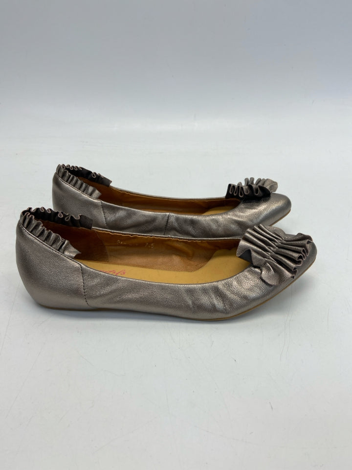 Size 7.5 Pewter Ruffles Flats