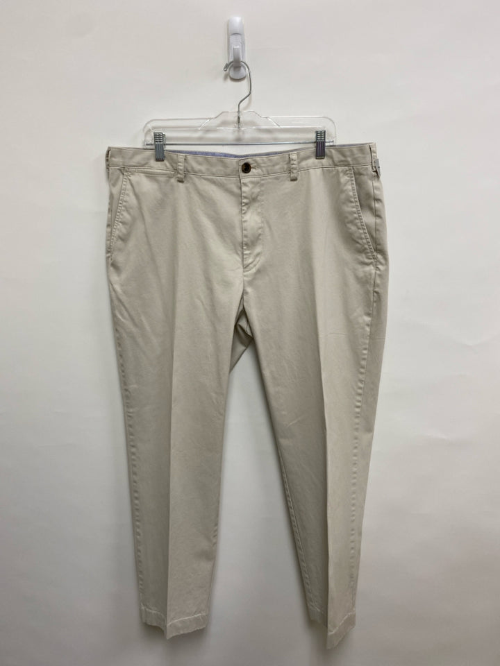 Brooks Brothers Size 40 Cream Men&