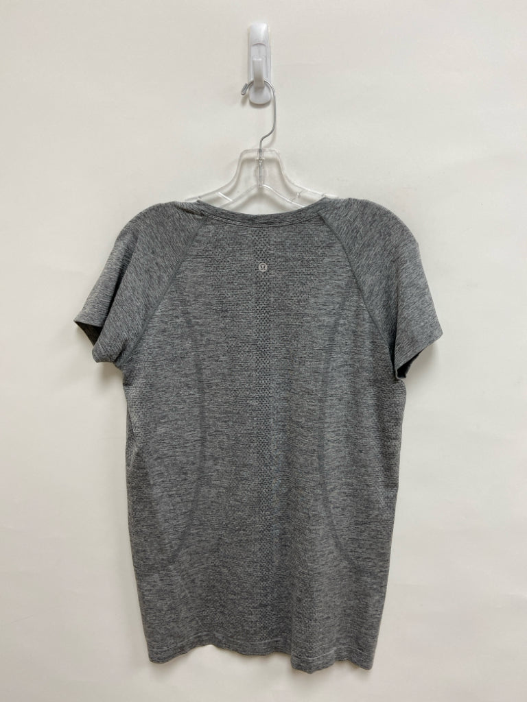 Lululemon Size 12 Gray Streaked Short Sleeve Athletic Top