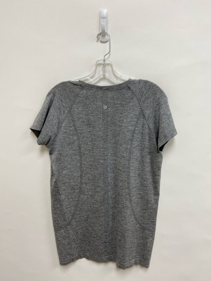 Lululemon Size 12 Gray Streaked Short Sleeve Athletic Top