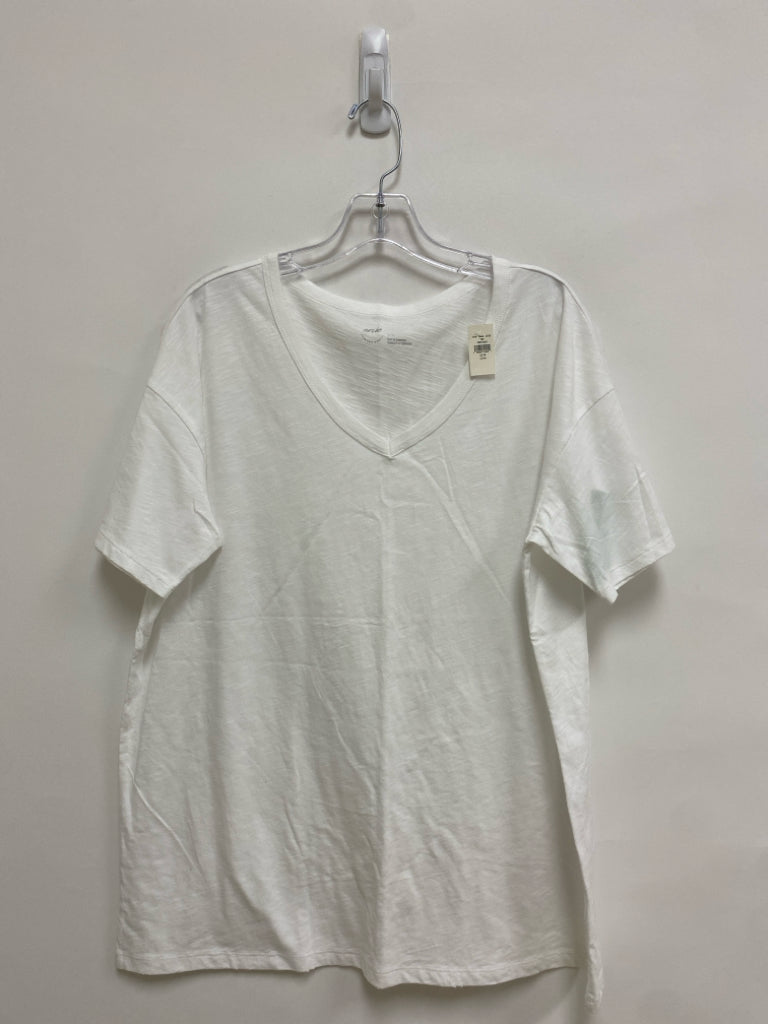 NWT Aerie Size M White V Neck Ladies Top