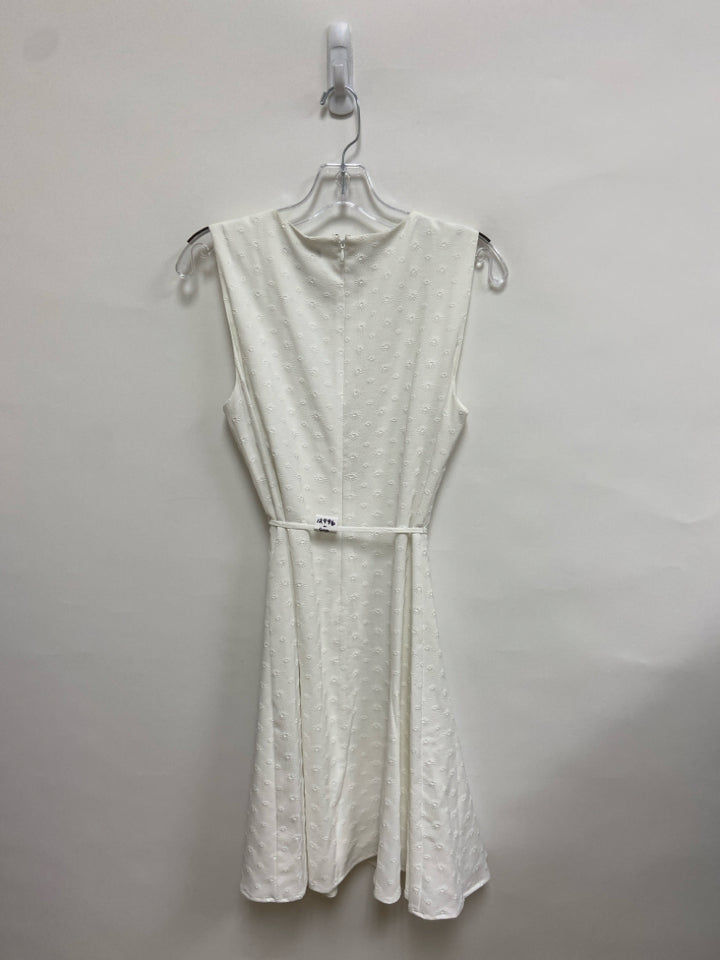 NWT Tommy Hilfiger Size 10 White Flowers Sleeveless Ladies Dress