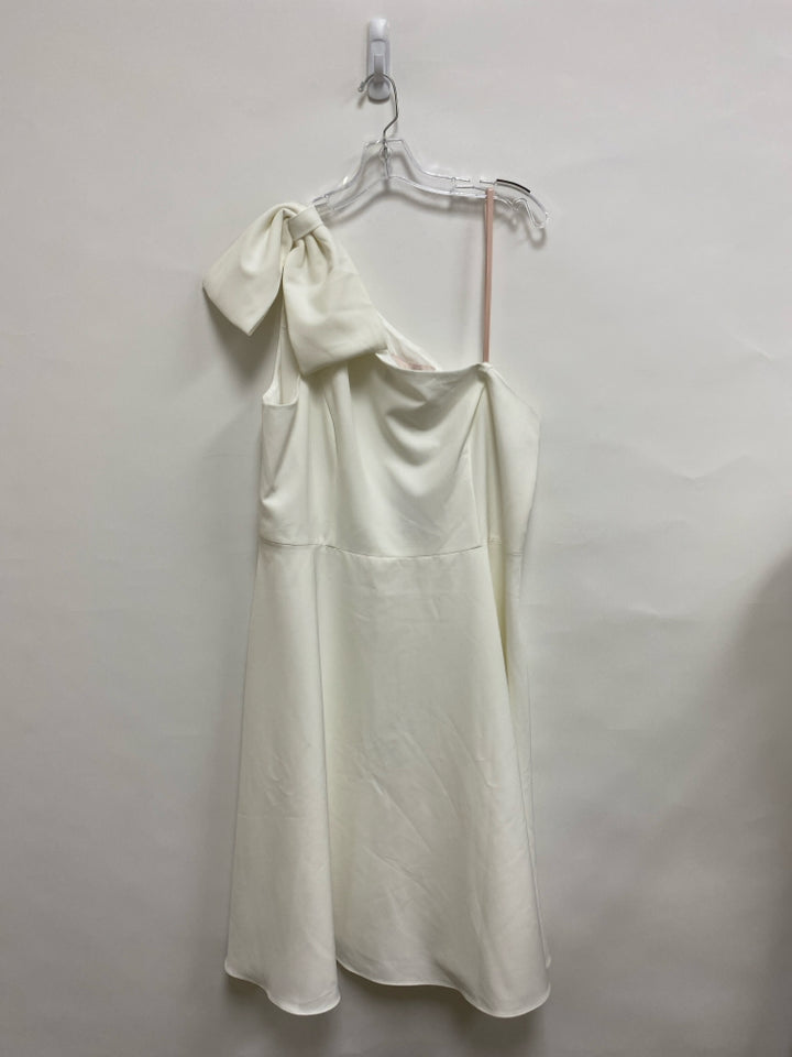 SIZE  20 White Bows Sleeveless Plus Size Dress