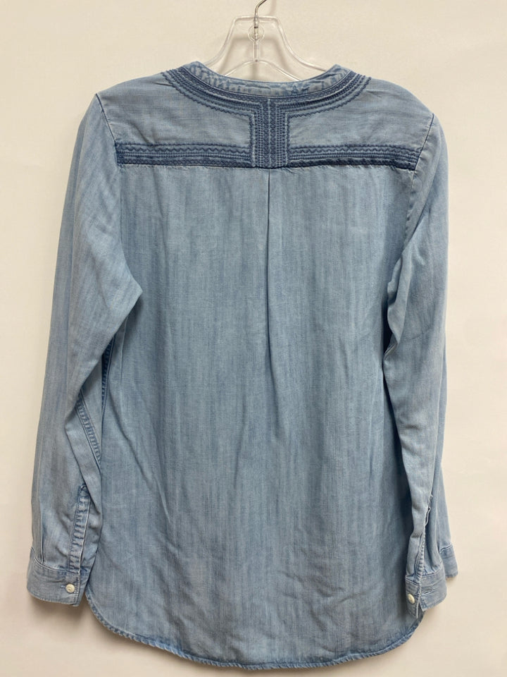 NWT Eddie Bauer Size XS Light Blue Chambray Ladies Top