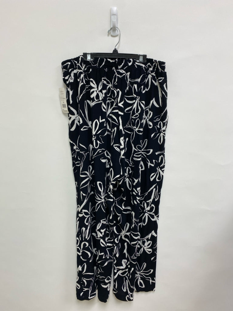 NWT SABRINA LAUREN Size XL Black White Flowers Pull-on Ladies Pants