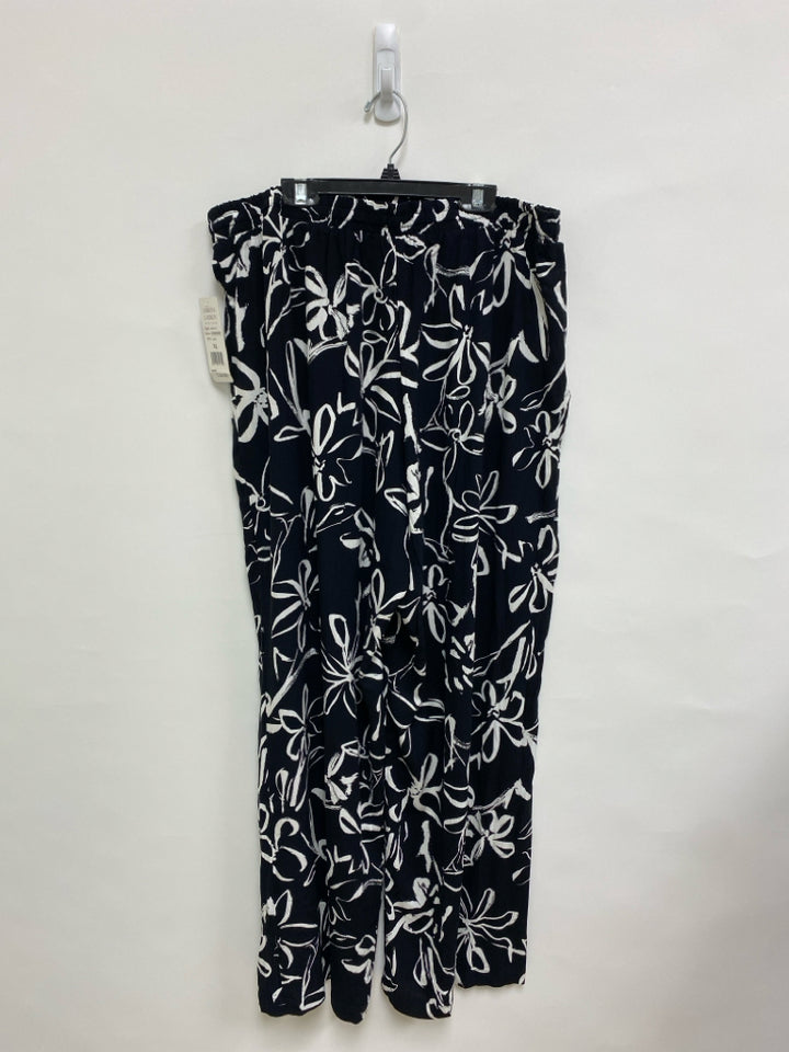 NWT SABRINA LAUREN Size XL Black White Flowers Pull-on Ladies Pants