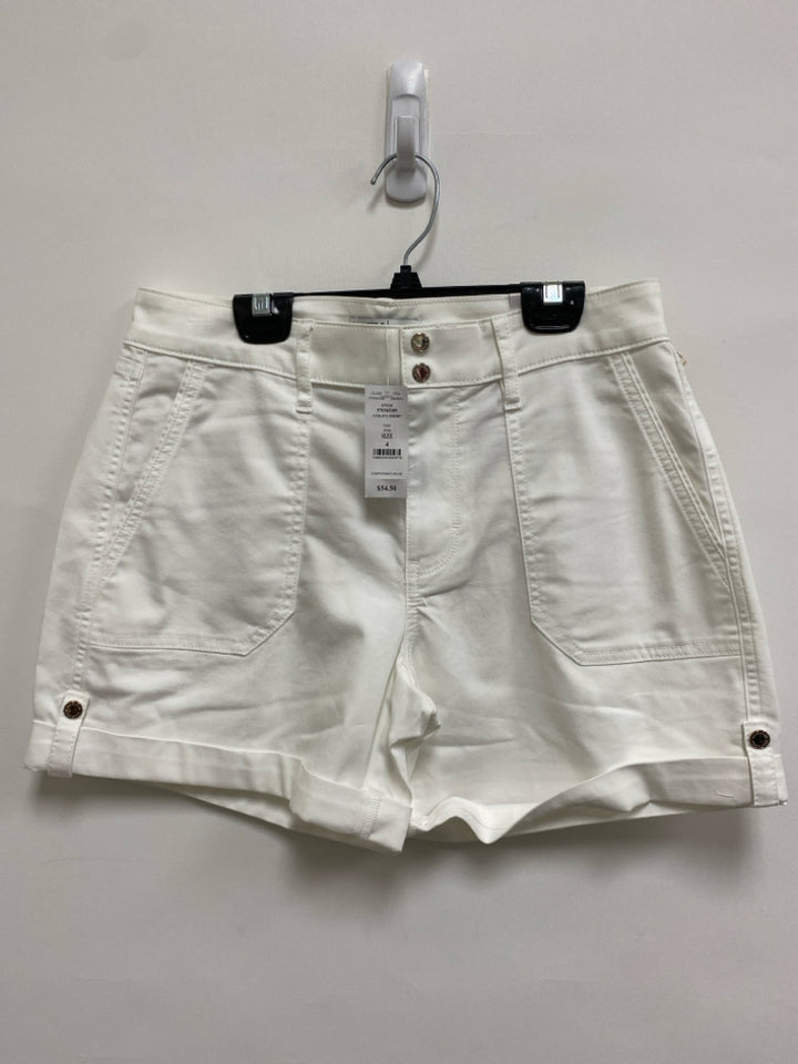 NWT Wht House/Blk Mkt Size 4 White Ladies Shorts