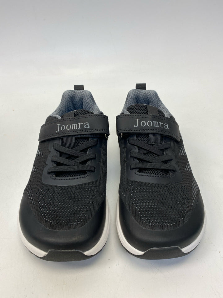 NWOT SIZE Black Gray Boy&