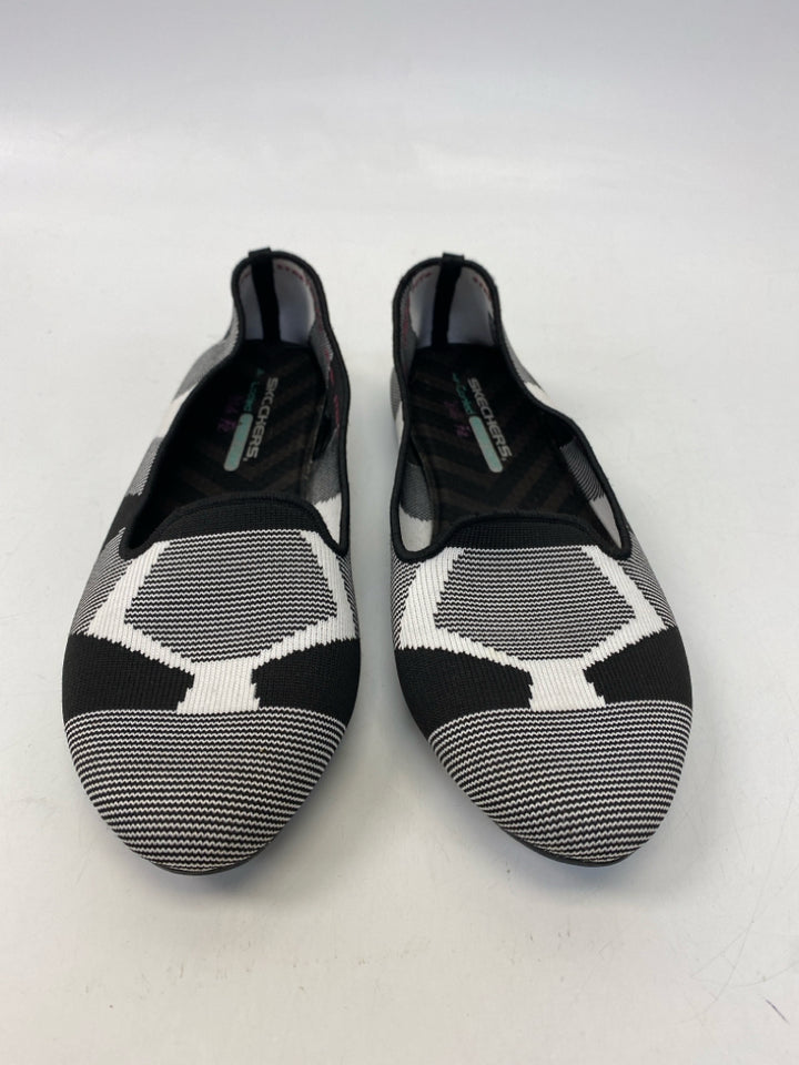 Skechers  Size 9.5 Black White Print Flats