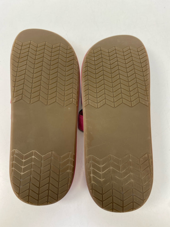 NWT Naked Feet  Size 7 Fuchsia Sandals