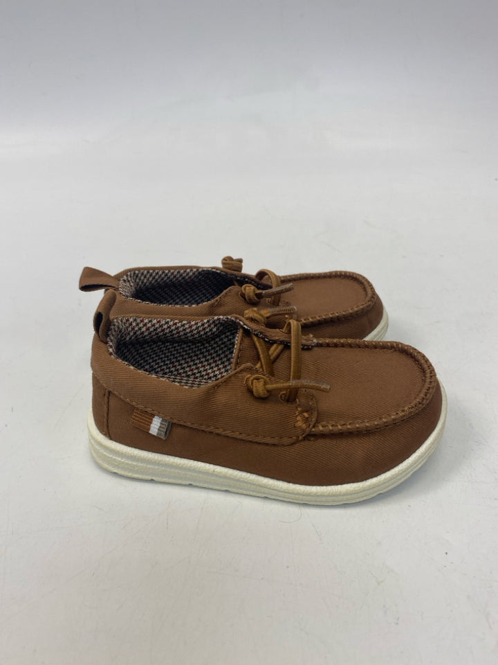 Nautica SIZE 5 Khaki Boy&