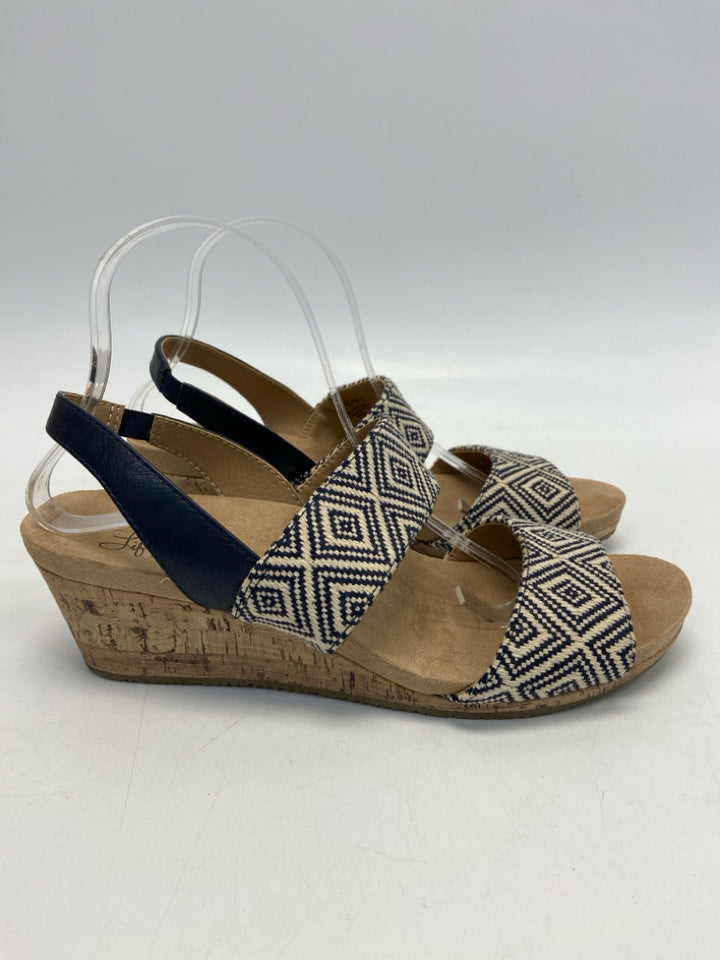 Life Stride  Size 10 Beige Navy Sandals