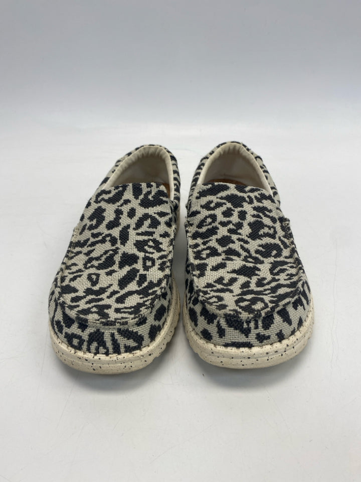 Hey Dude  Size 8 Gray/Blk Sneakers