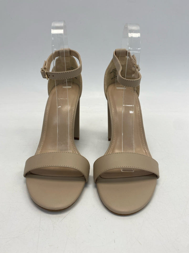 NWOT  Size 9 Beige Heels