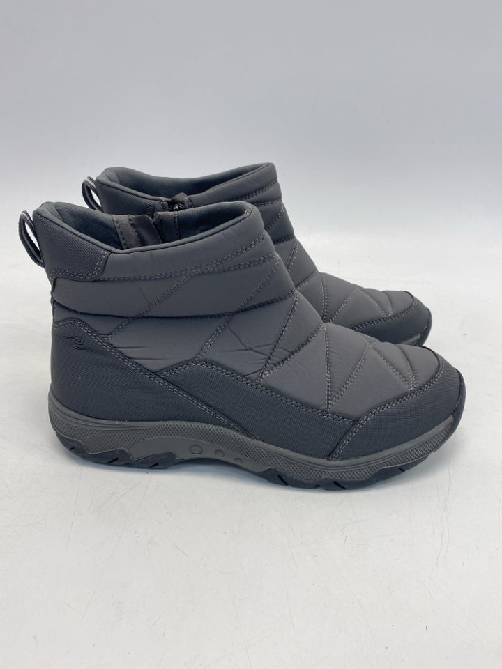 NWOT Easy Spirit US Shoe Size 9.5 Gray Side Zipper Quilted Boots