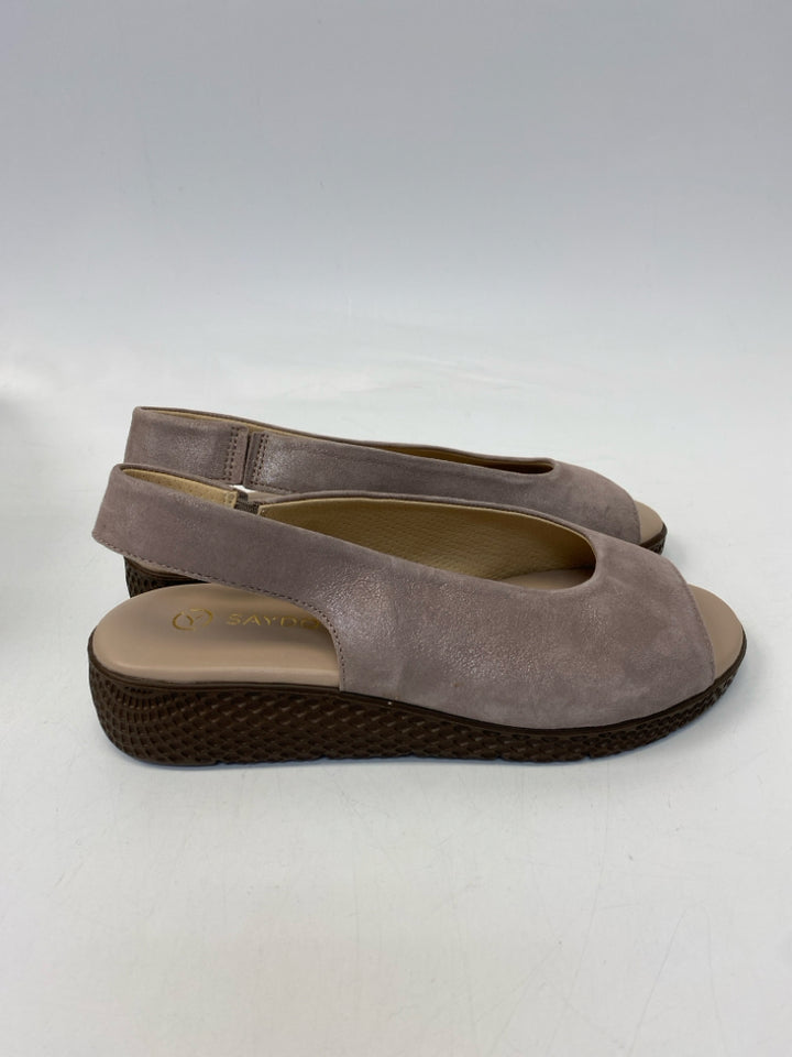 NWOT  Size 39 Taupe Shimmery Sandals