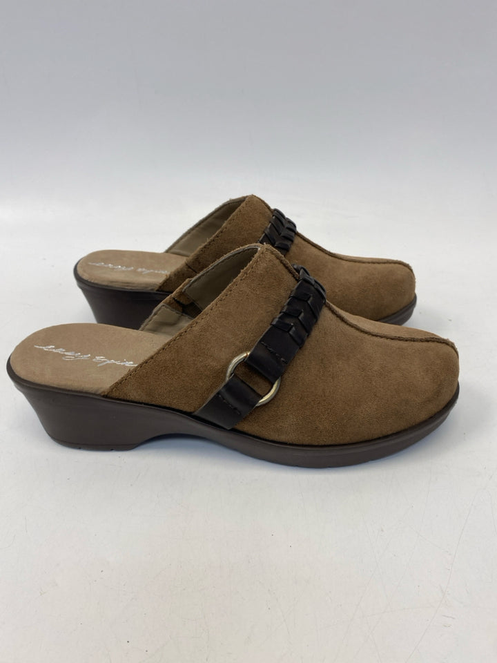 NWT Easy Spirit  Size 9 Brown Suede Clogs