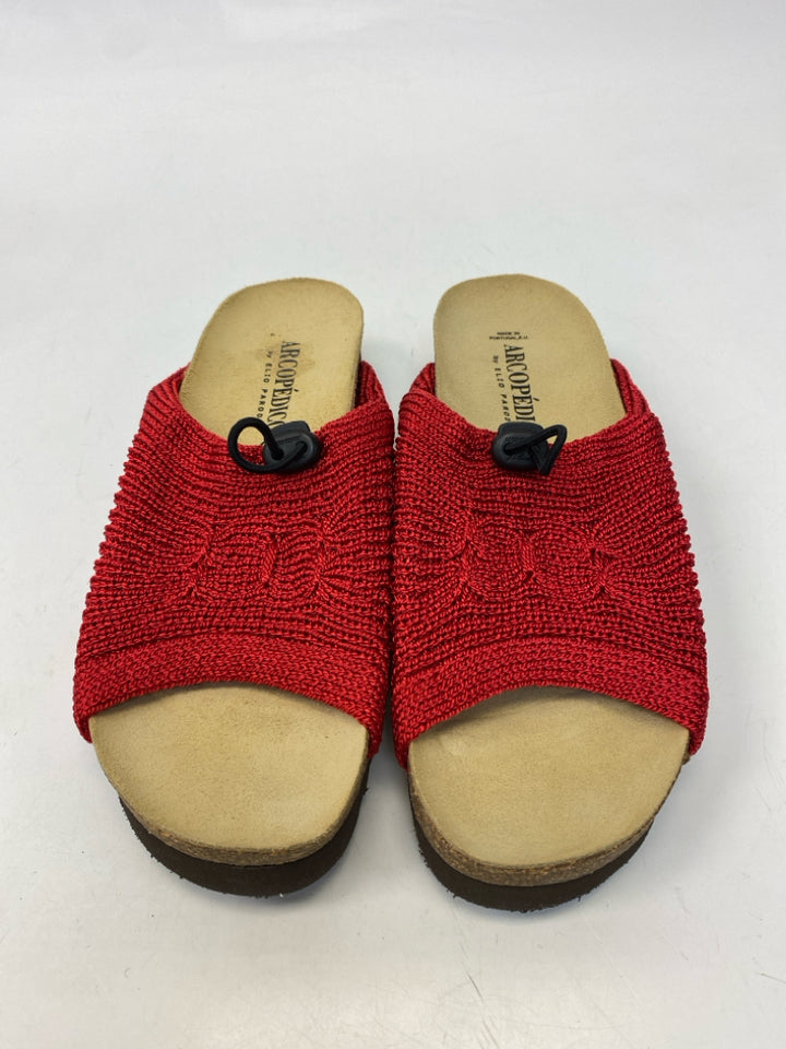 NWOT Arcopedico  Size 38 Red Sandals