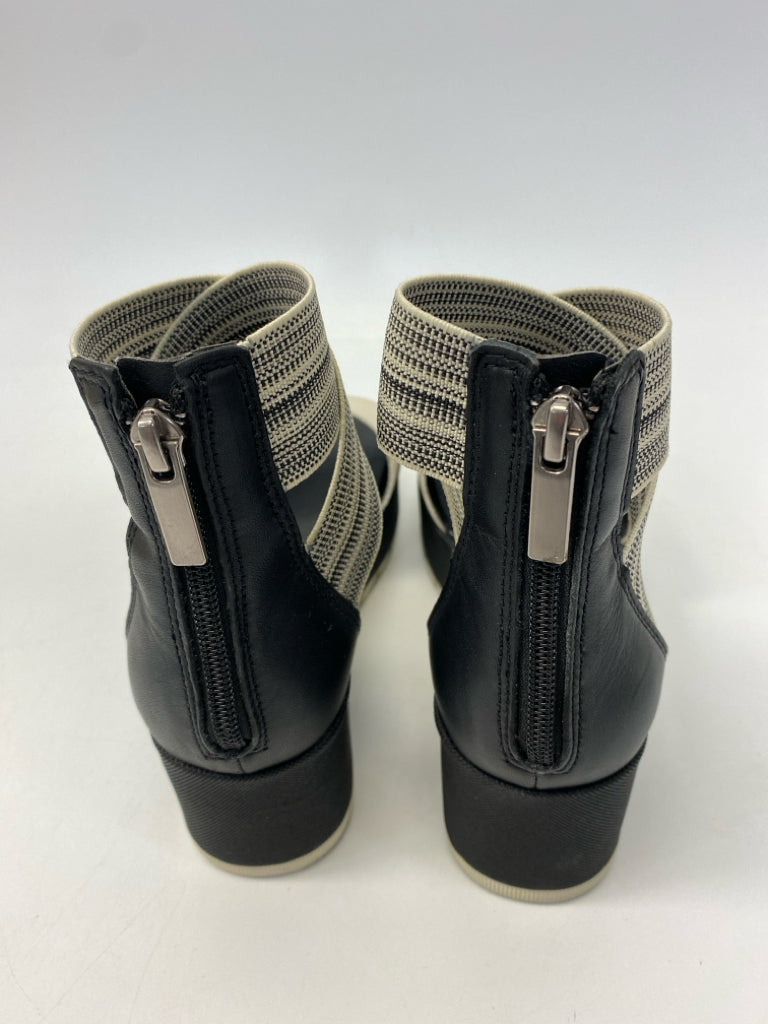 Sorel  Size 7.5 Black Tan Sandals