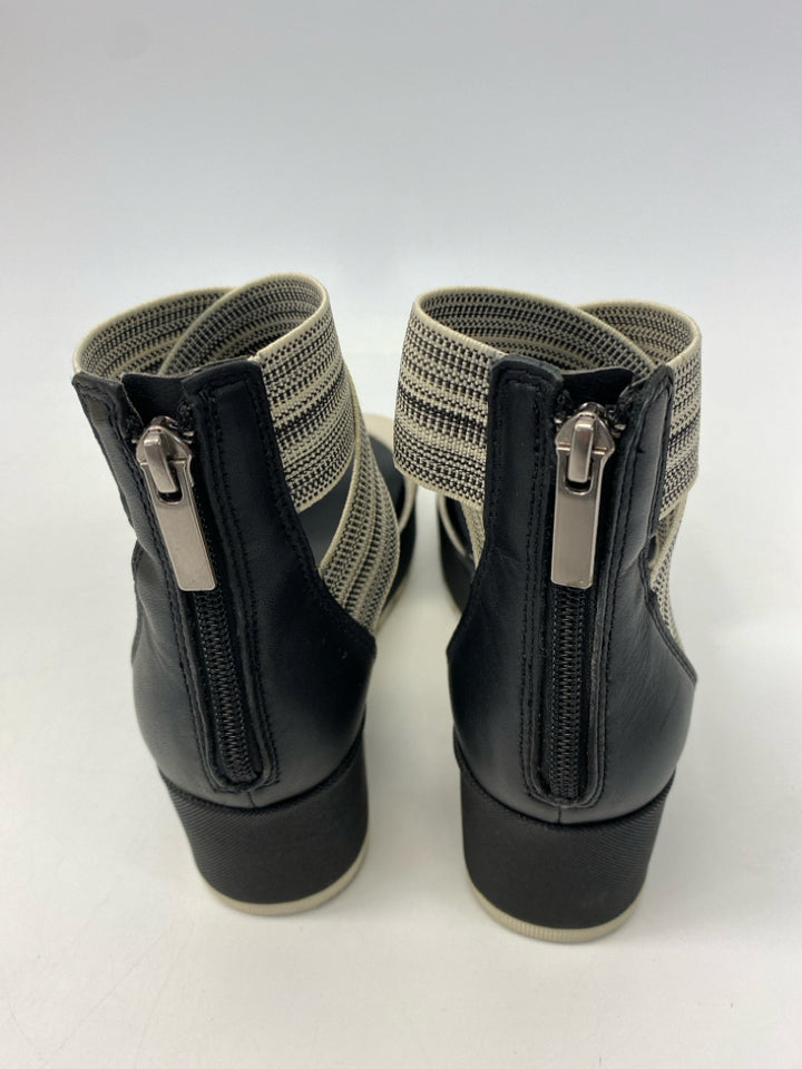 Sorel  Size 7.5 Black Tan Sandals