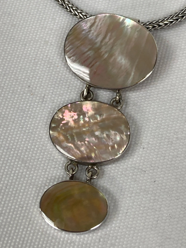 Silver Iridescent Oval(s) Necklace