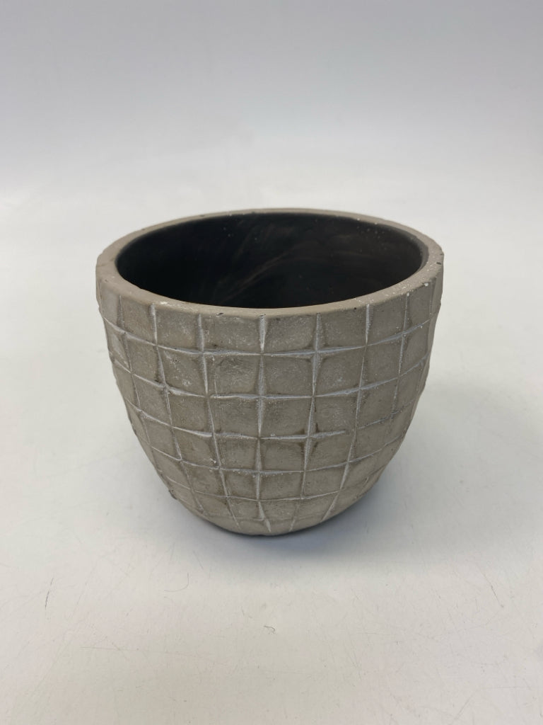 Gray/White Squares Planter