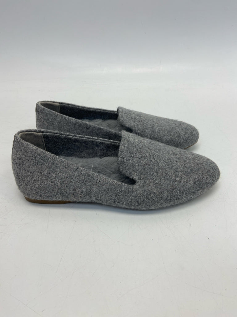 NWOT Birdies  Size 6 Gray Flats