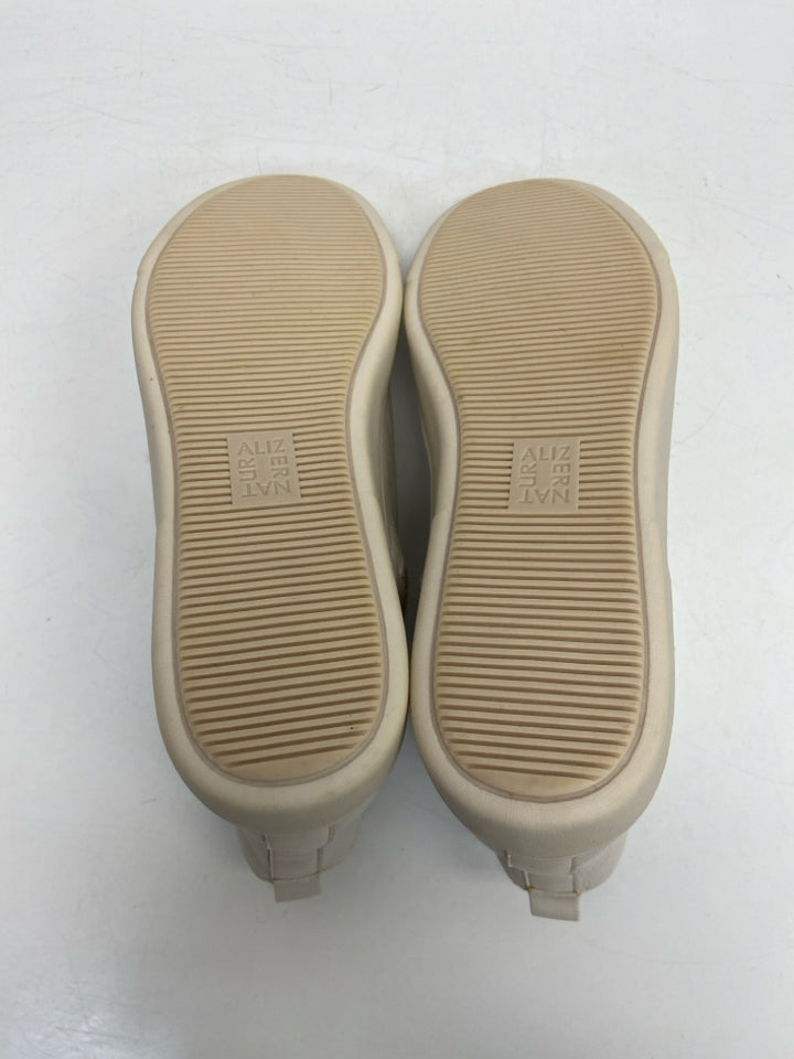 NWOT Naturalizer  Size 9 Cream Lace-up Sneakers