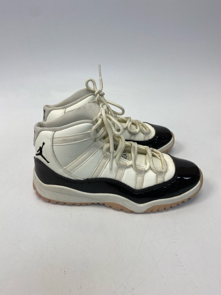 Nike SIZE 2.5 White Dark Brown Trimmed Boy&