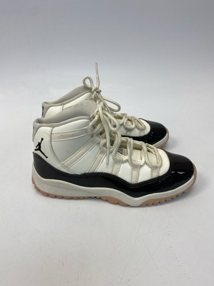 Nike SIZE 2.5 White Dark Brown Trimmed Boy&