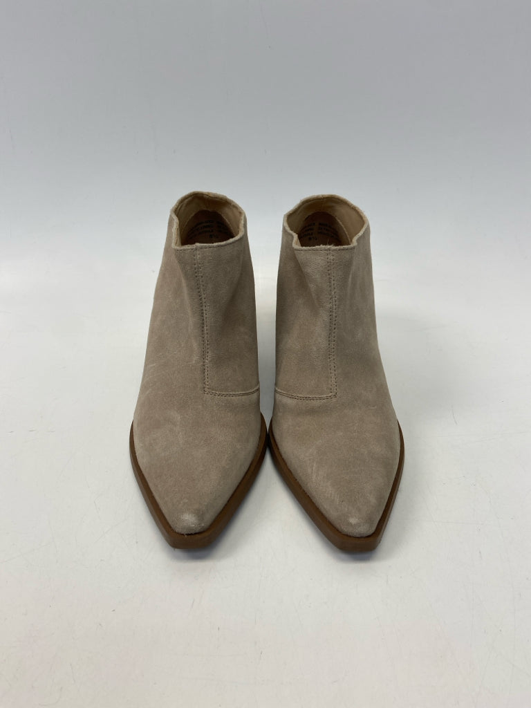 Seychelles  Size 8.5 Cream Suede Boots