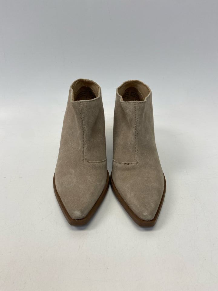 Seychelles  Size 8.5 Cream Suede Boots