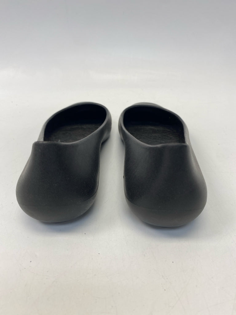 Size 7 Black Flats