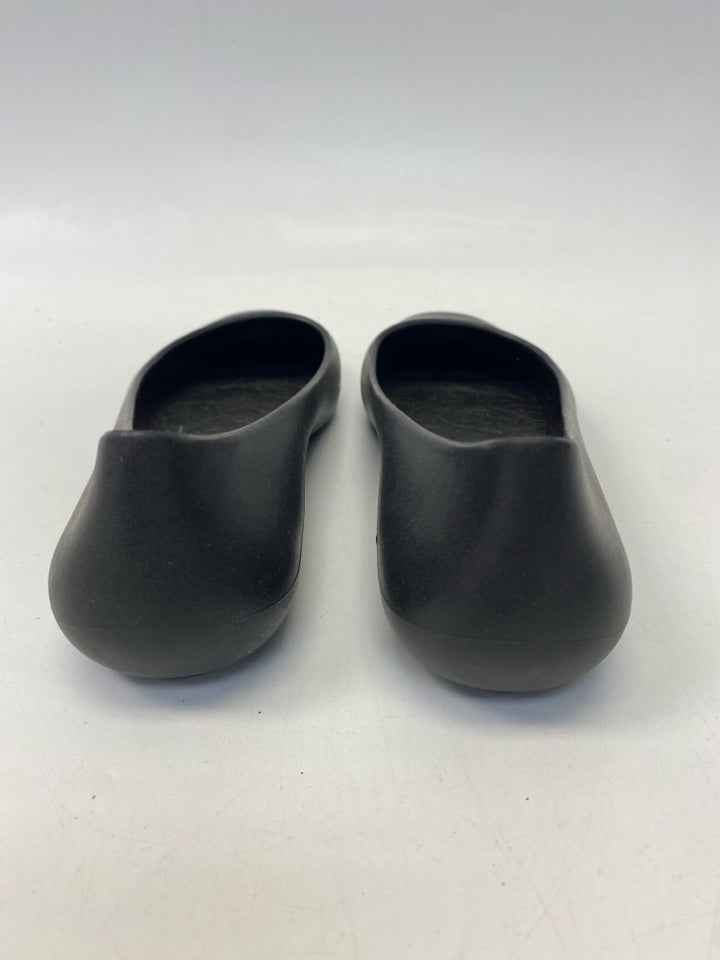 Size 7 Black Flats