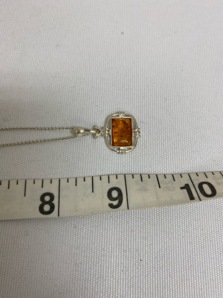 NWT Silver Brown Square Necklace