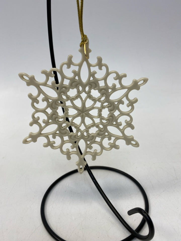 Lenox  Ornament Snowflake 2001