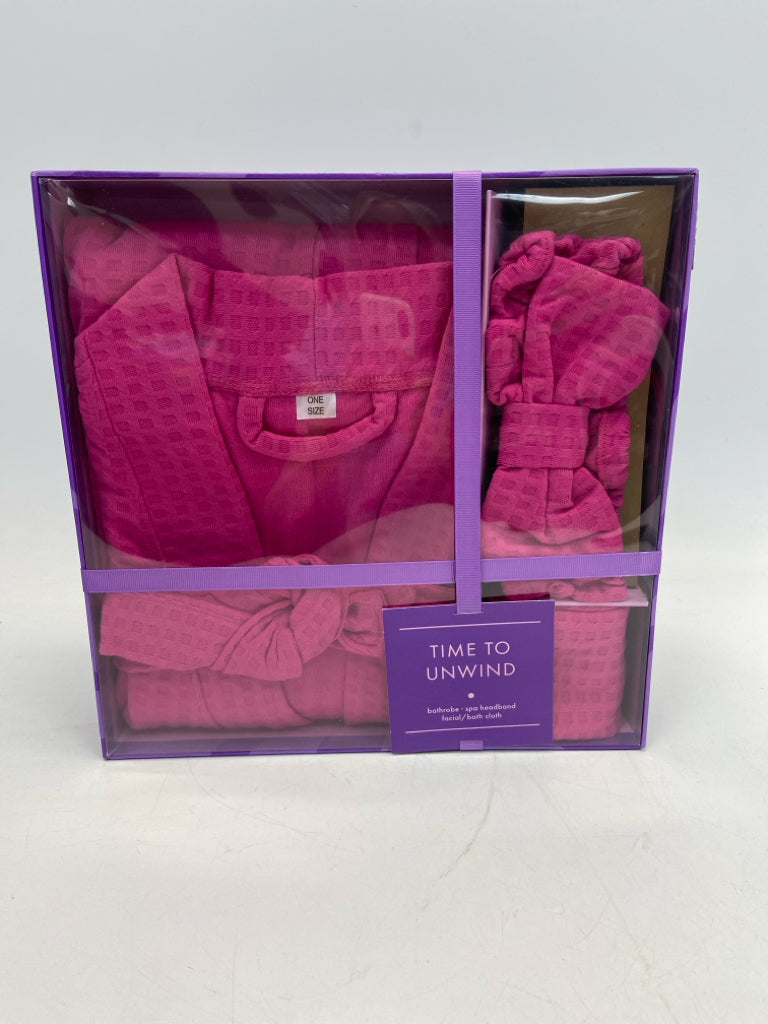 NEW/BOX Size OSFA Pink Ladies Robe
