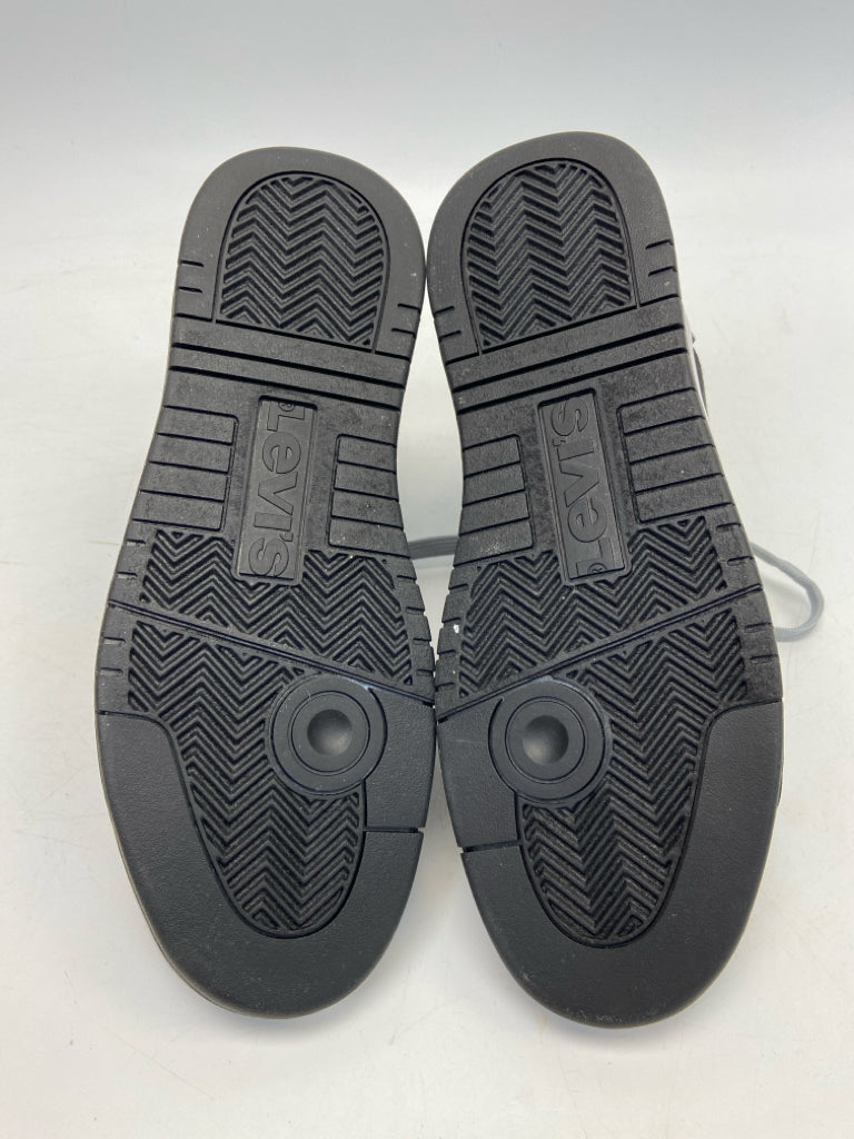 NWOT Levi Size 8 Black Gray Lace-Up Men&