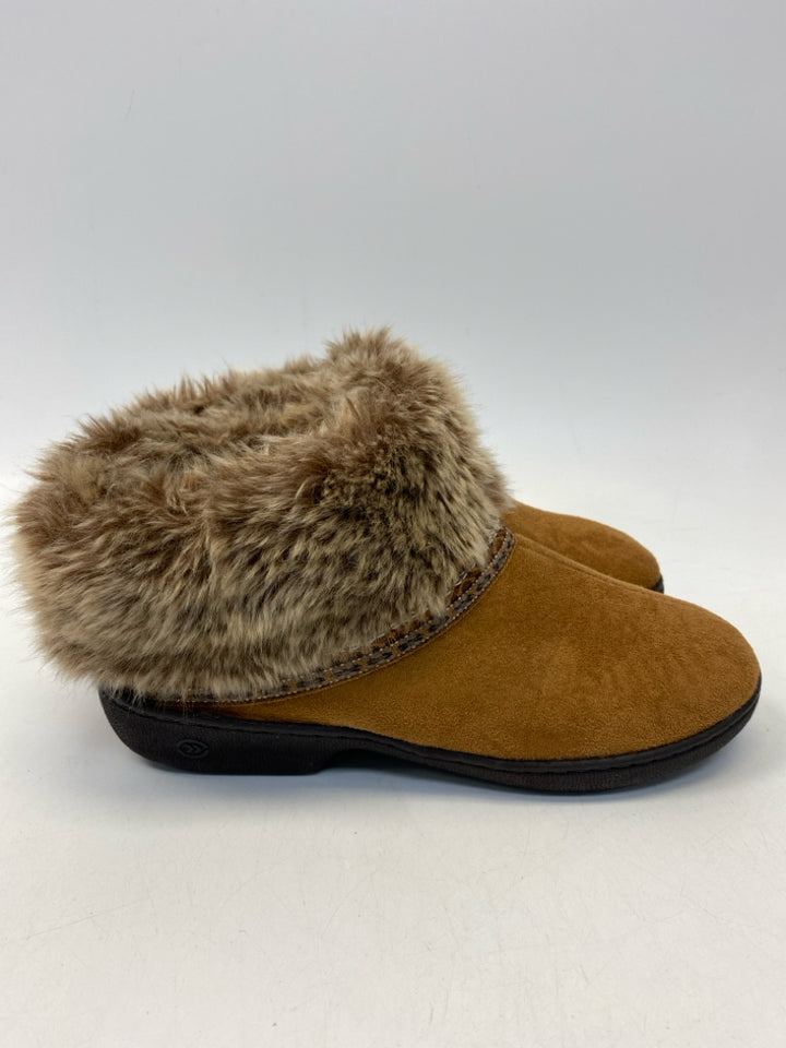 Isotoner US Shoe Size 7.5 Brown Fuzzy Slippers