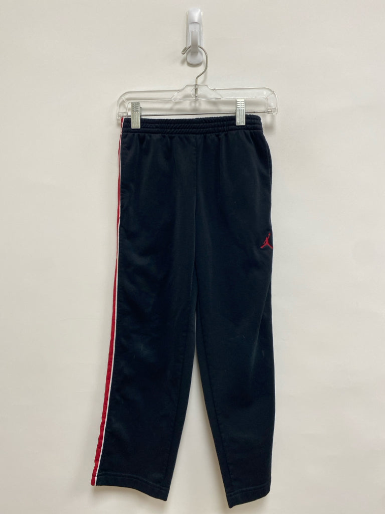 JORDAN SIZE 6/7 Black Red/White Trimmed Boy&